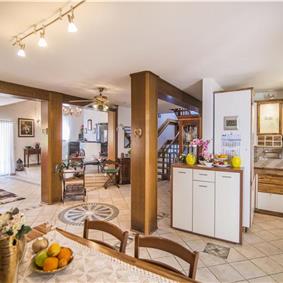 4 Bedroom Villa with Pool and Annex near Porec, Sleeps 8